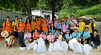 Students participate in a beach cleanup